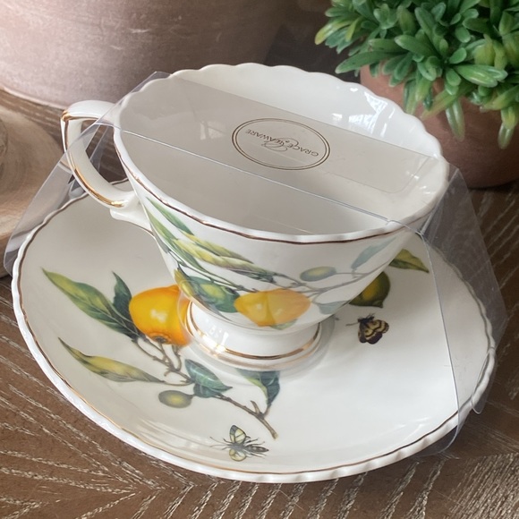 NEW! Cottage Lemon & Butterfly Honey Bee Porcelain Tea Pot - Picture 12 of 12